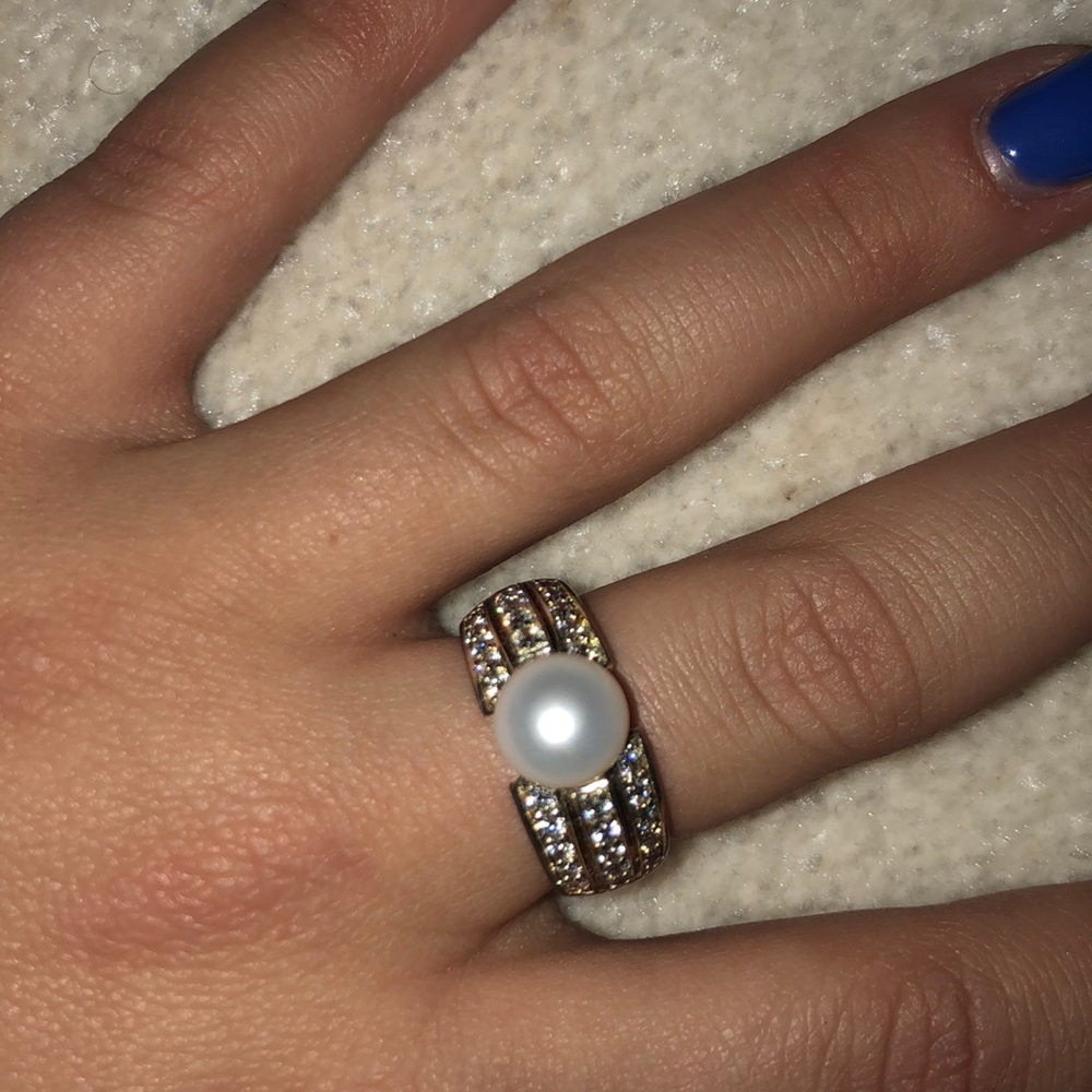 Beautiful pearl ring